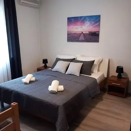 Apartment Dora-100M From The Central Beach Makarska Exterior photo