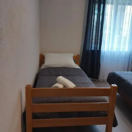 Apartment Dora-100M From The Central Beach Makarska Exterior photo