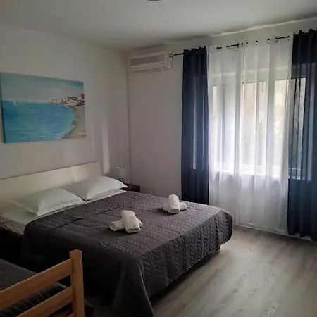 Apartment Dora-100M From The Central Beach Makarska Exterior photo