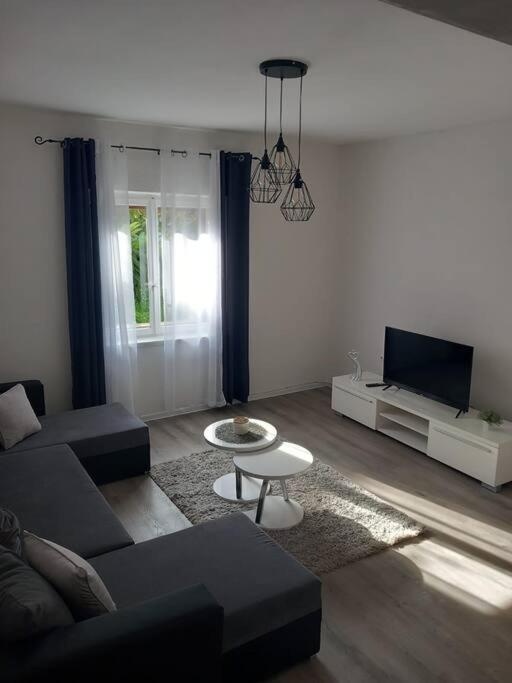 Apartment Dora-100m From The