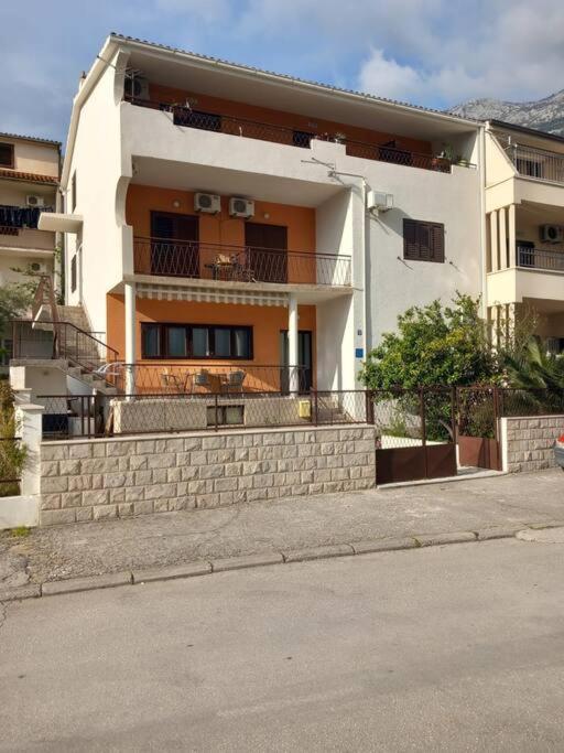 Dora-100m From The Apartament *