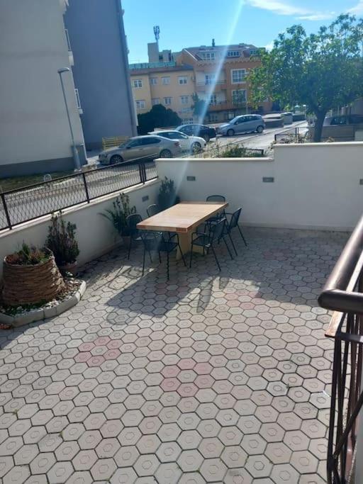 Dora-100m From The Apartment *